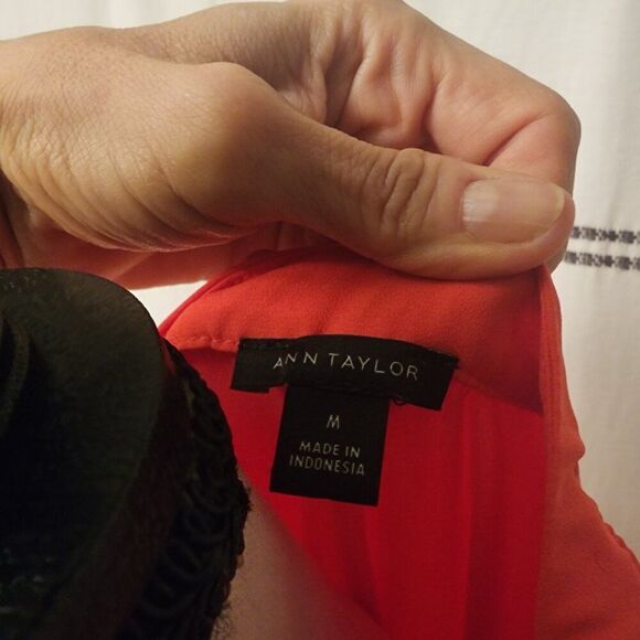 Ann Taylor Sleeveless V Neck Flowy Top, Hot Salmon Pink Color, Size Medium - Picture 5 of 5